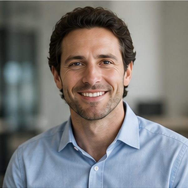 Daniel Roberts, Chief Operating Officer (COO)